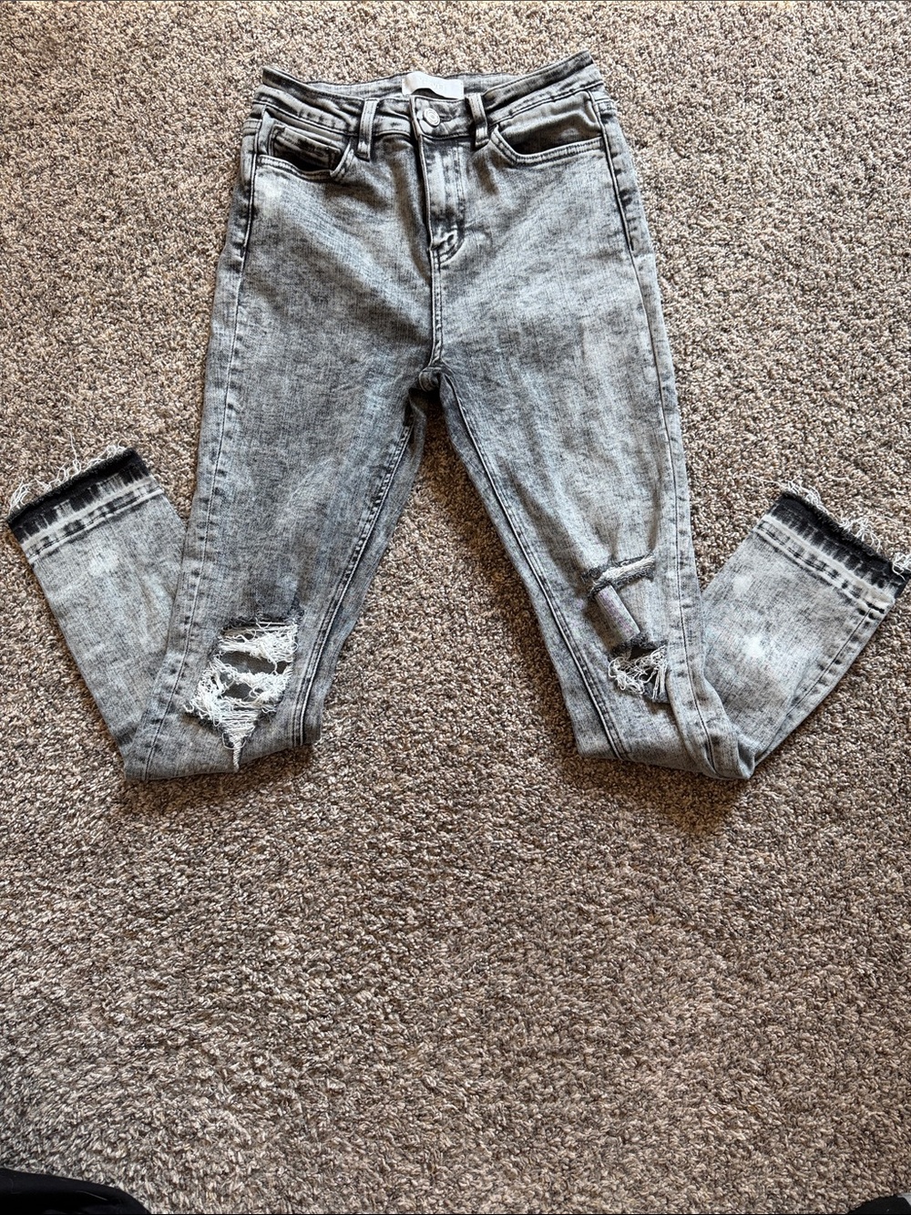 Vervet Women’s Distressed Grey Skinny Jeans Size 27 Waist
